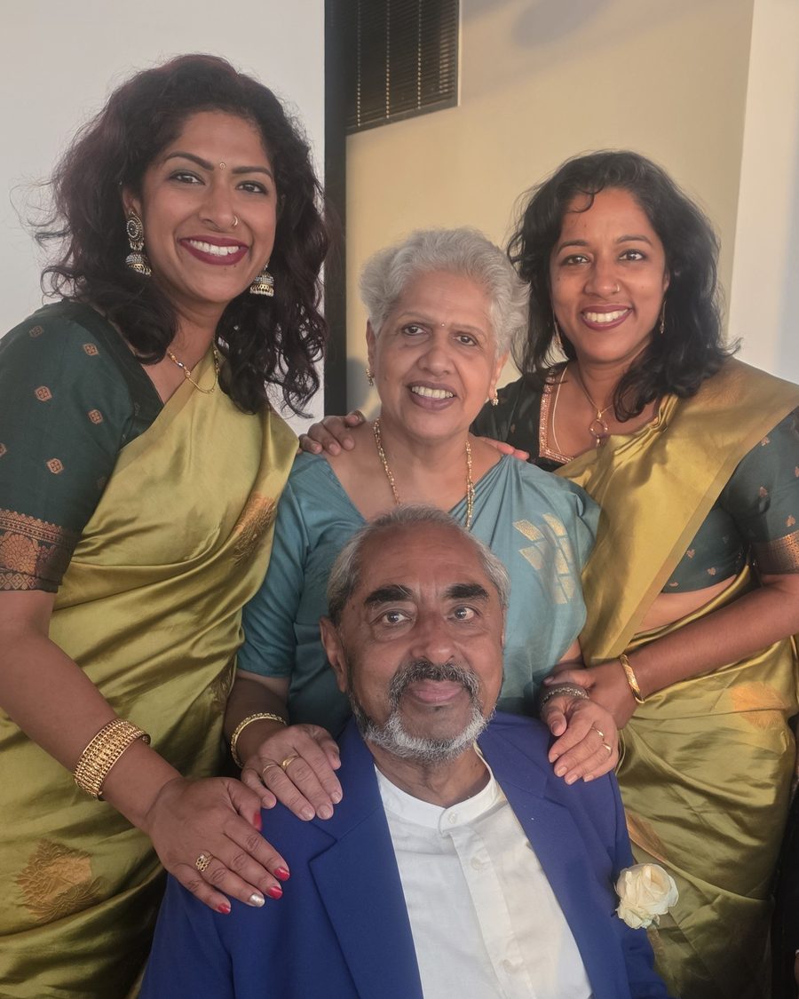 Baicy Terbrüggen mit ihren Eltern, die in den 1970er-Jahren aus Indien nach Deutschland kamen, um in der Pflege zu arbeiten
