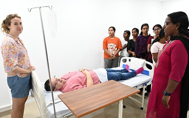 Pflegekurs in der Kaam-in Academy in Süd-Indien