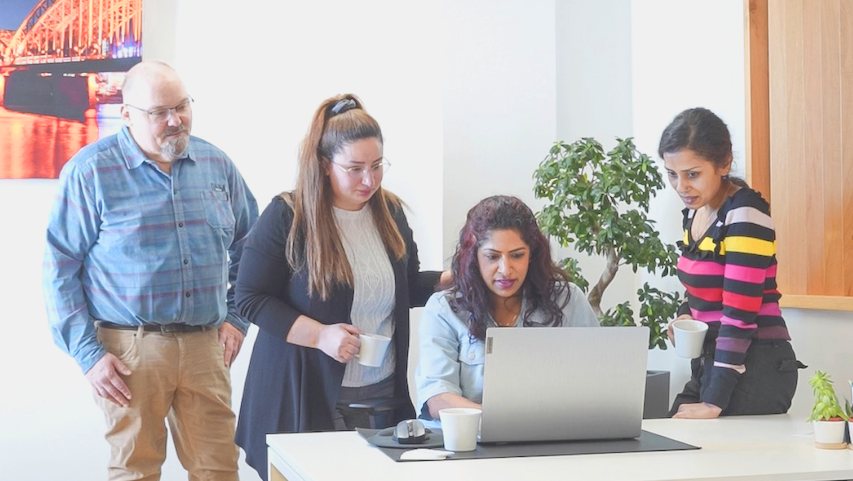 Das Kaam-in-Team am Standort Köln bei der Arbeit